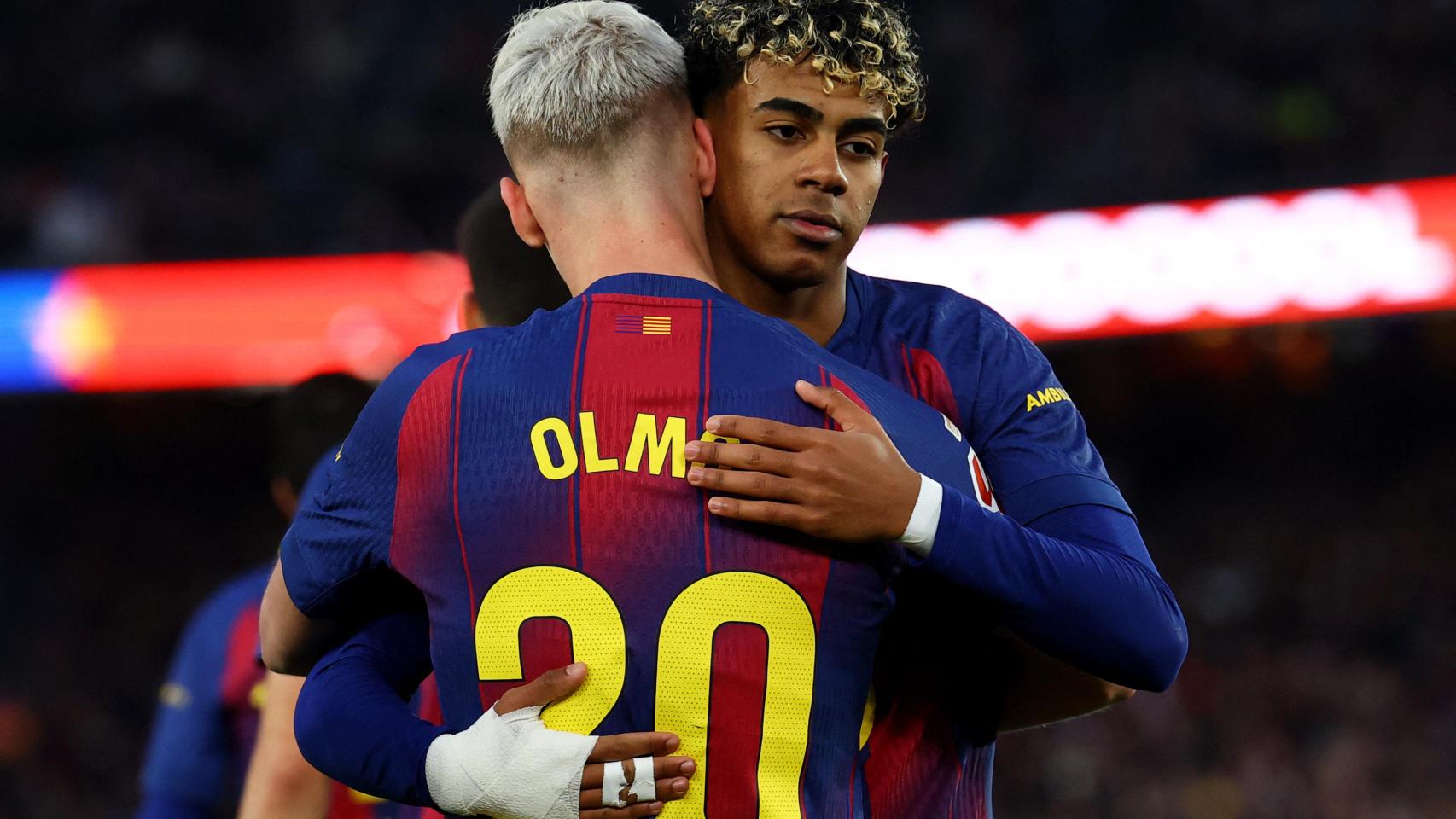 Dani Olmo celebra su gol con Lamine Yamal.