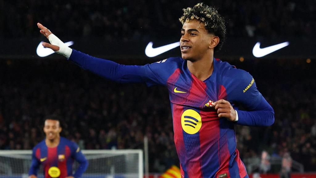 Lamine Yamal celebra su gol contra el Oviedo.