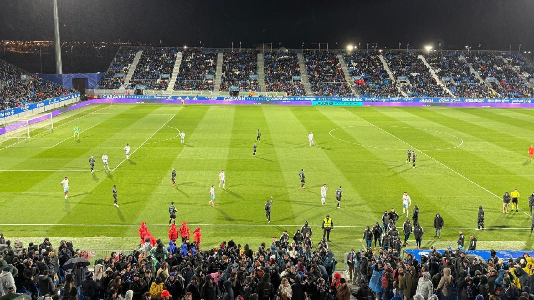 Juego detenido en el Ibercaja Estadio.