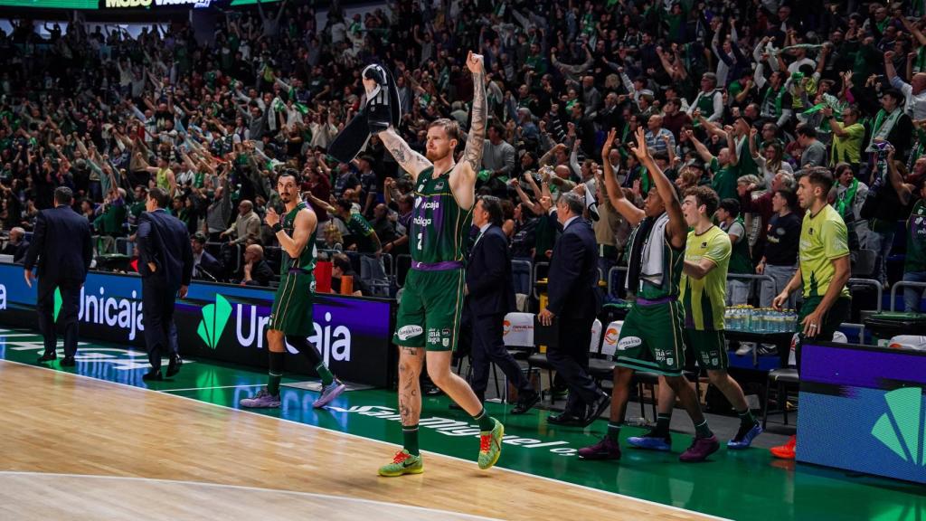Olek Balcerowski celebra el triunfo del Unicaja frente al UCAM Murcia.