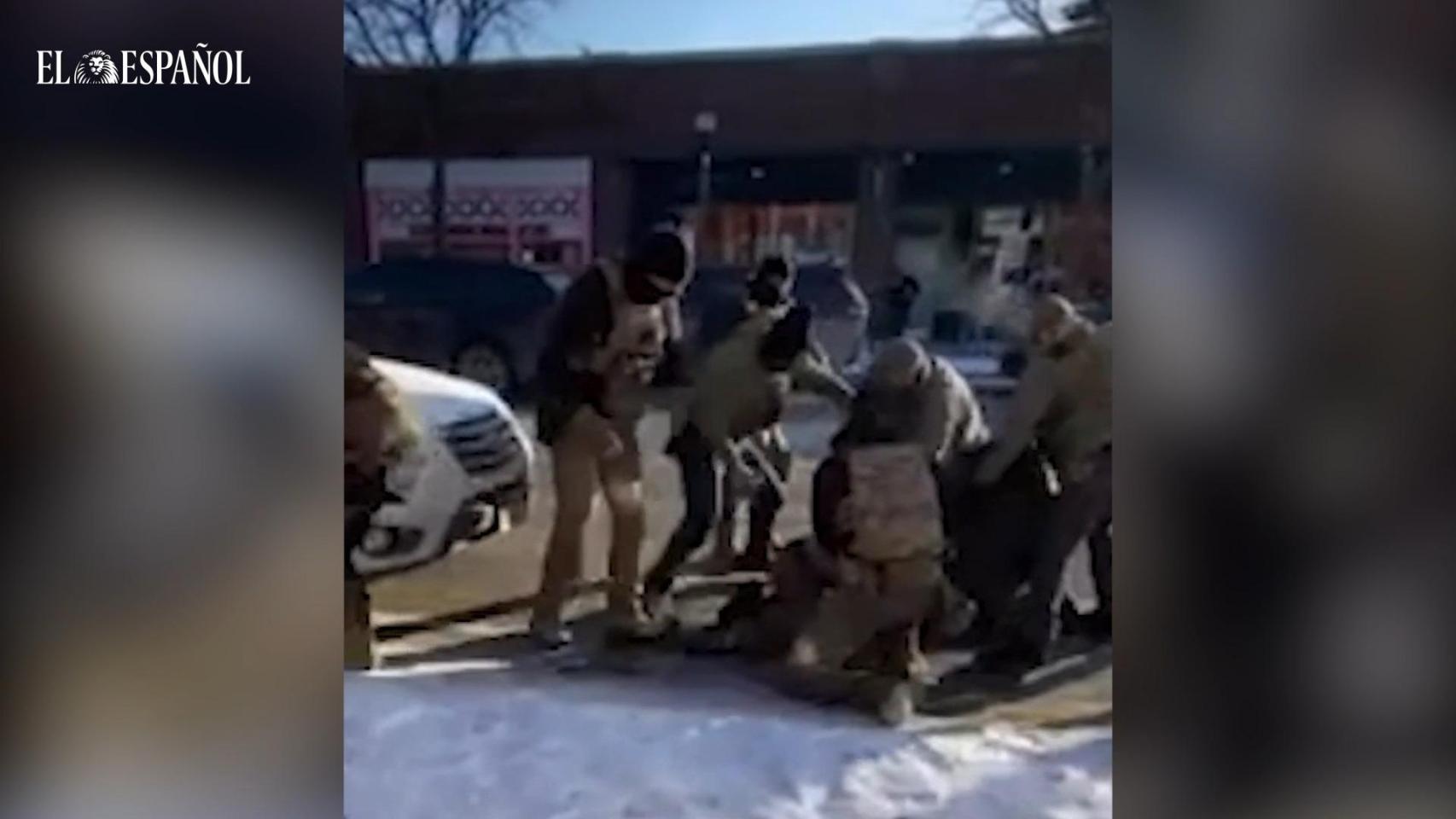 Alex J. Pretti es abatido por miembros del ICE.