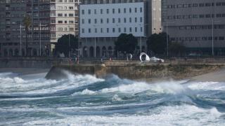 A Coruña afronta un lunes bajo alerta amarilla por lluvia, viento y fuerte oleaje