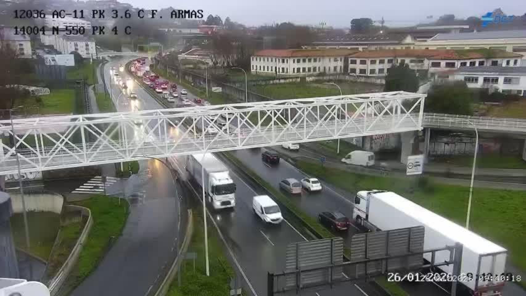 Retenciones en Alfonso Molina, en A Coruña, a la altura de Palavea por un accidente de tráfico