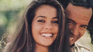 Vaitiare y Julio Iglesias en una imagen de redes sociales.