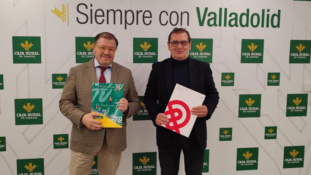 El decano del Colegio de Ingenieros de Caminos, Canales y Puertos de Castilla y León, Jorge E. Lucas Herranz, y el director de Comunicación y Relaciones Institucionales de Caja Rural de Zamora, Narciso Prieto, tras la firma del convenio, este lunes