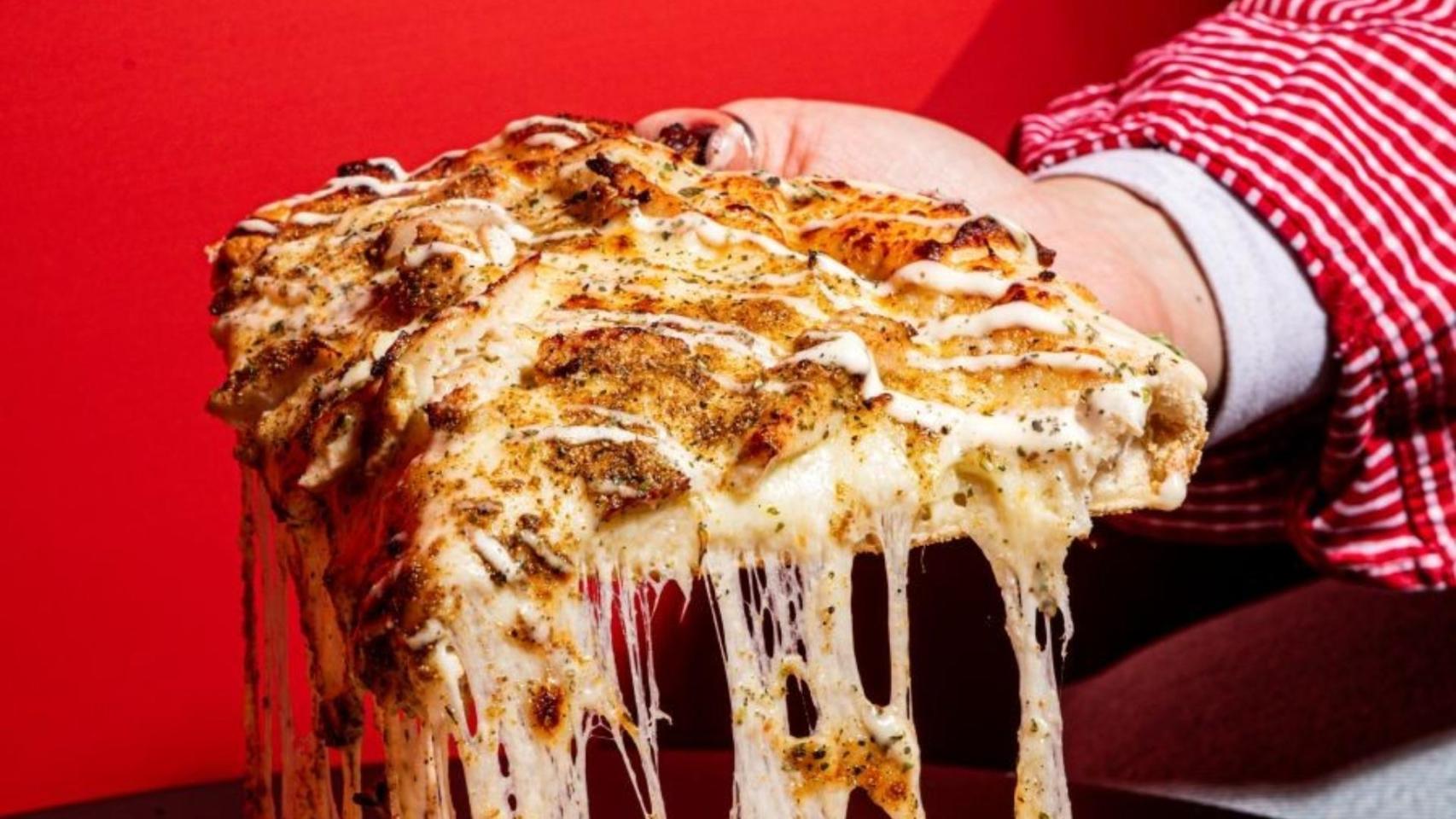 Porción de la pizza gratuita