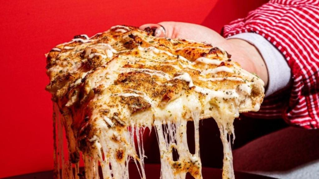 Porción de la pizza gratuita