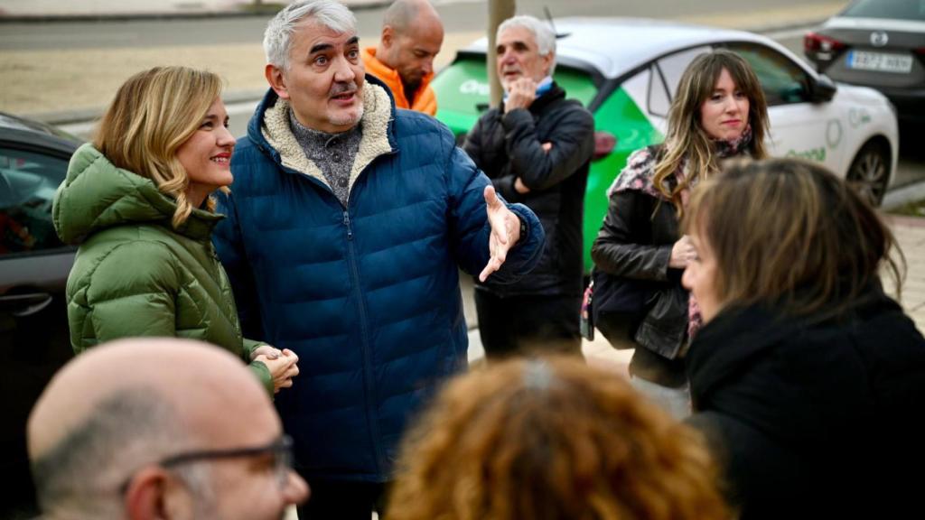 Pilar Alegría, en un encuentro con asociaciones vecinales de Rosales del Canal y Montecanal