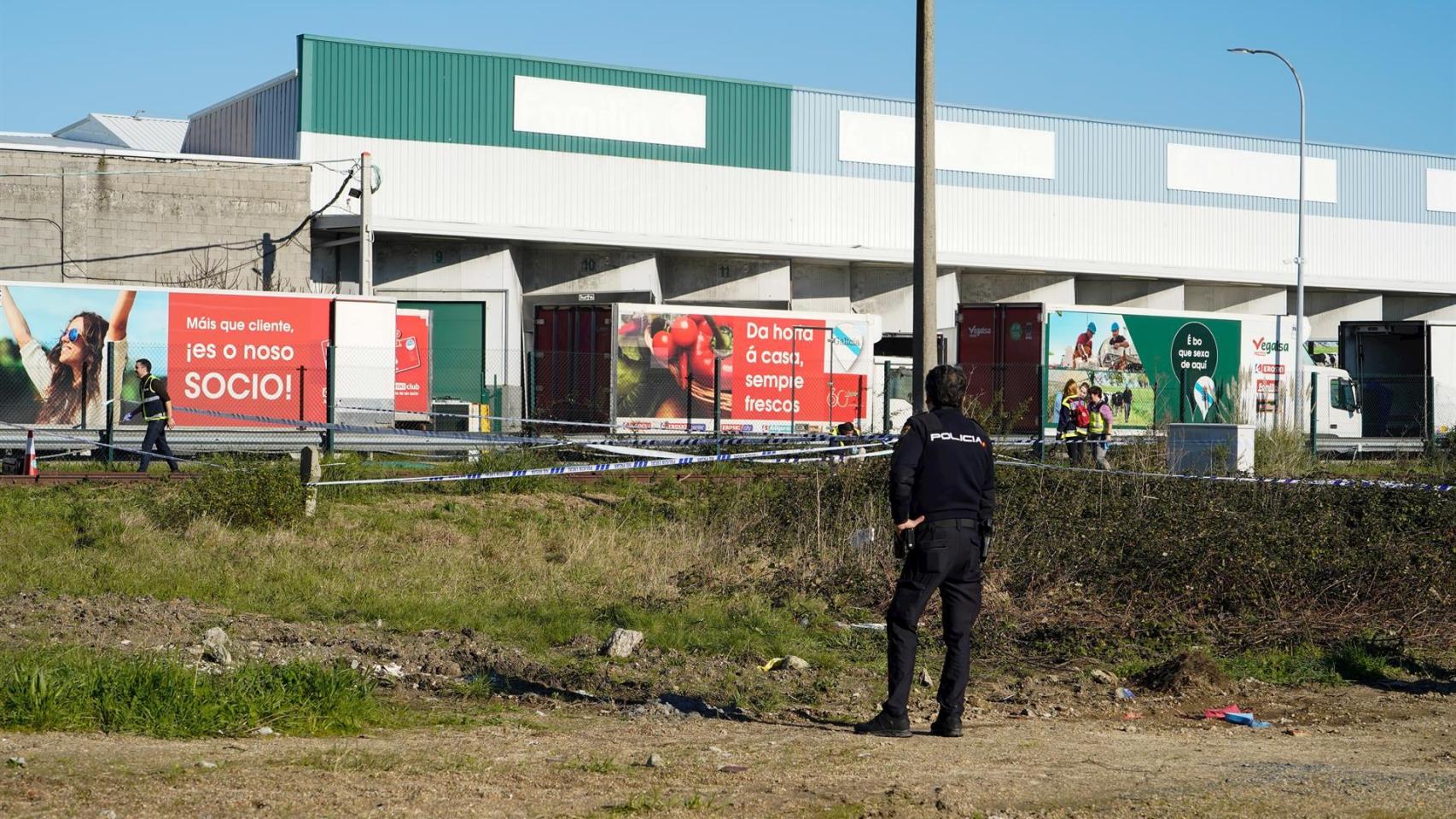 Varios agentes de Policía en Agrela donde falleció un hombre tras disparos de un policía durante una intervención.