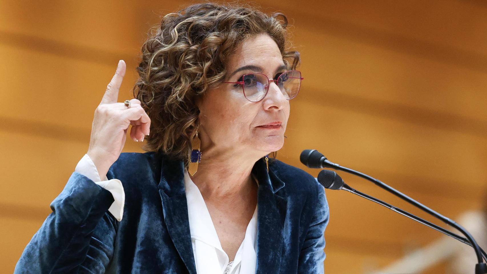 La vicepresidenta primera y ministra de Hacienda, María Jesús Montero, durante una sesión plenaria extraordinaria en el Senado.