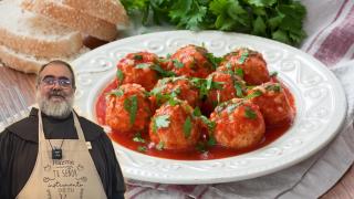 Fray Ángel, fraile cocinero, en un montaje de El Español