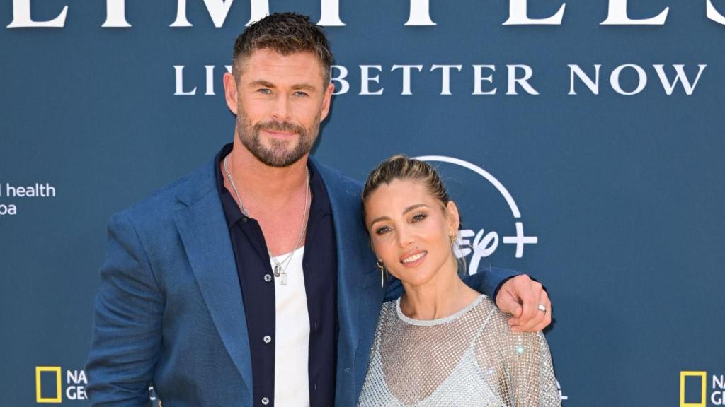 Chris Hemsworth y Elsa Pataky en un acto público.