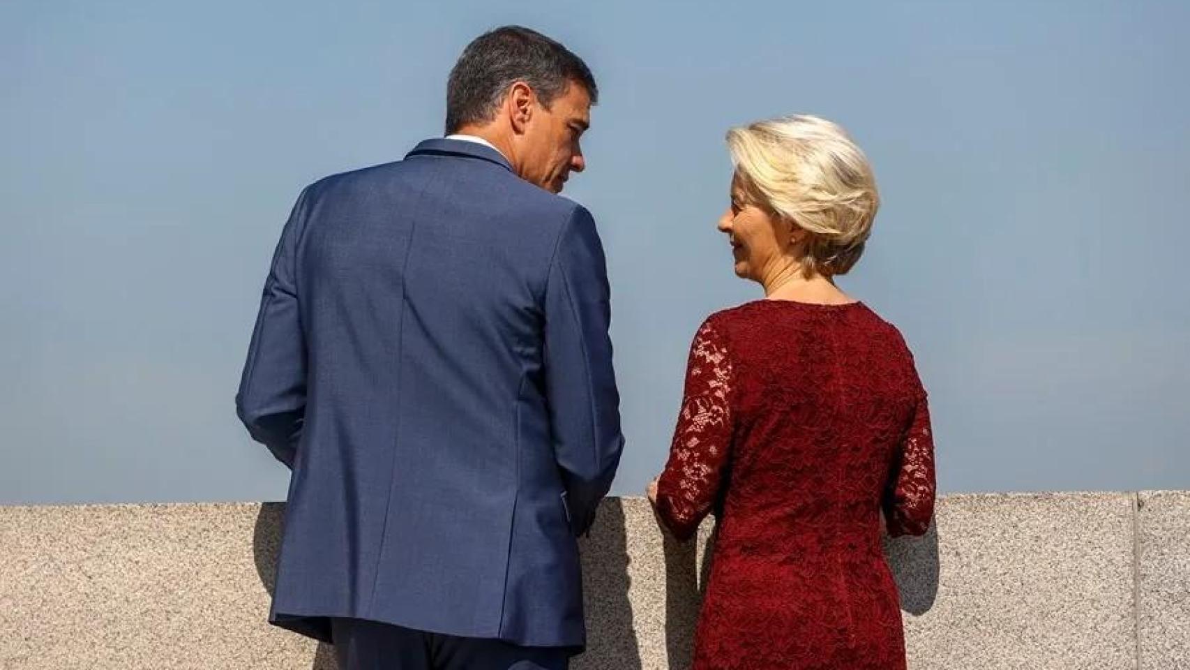 El presidente del Gobierno, Pedro Sánchez, con la presidenta de la Comisión Europea, Ursula von der Leyen.