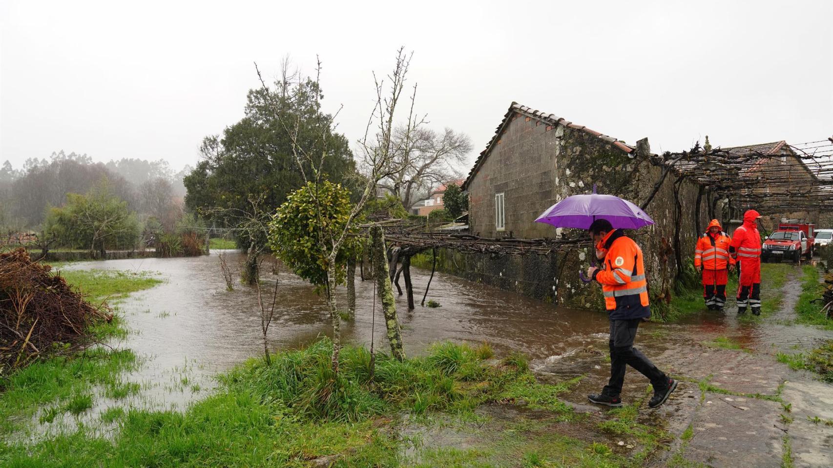 Crecida del Regueiro de Calvos, afluente del rio Gallo, en Cuntis (Pontevedra)