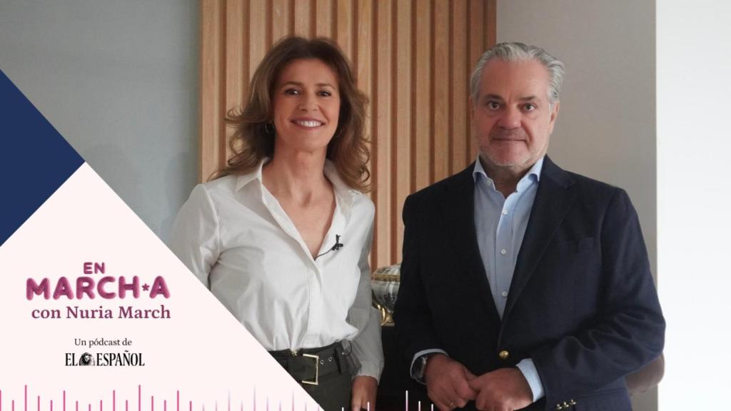 Nuria March, presentadora del programa, junto al invitado de esta nueva entrega.