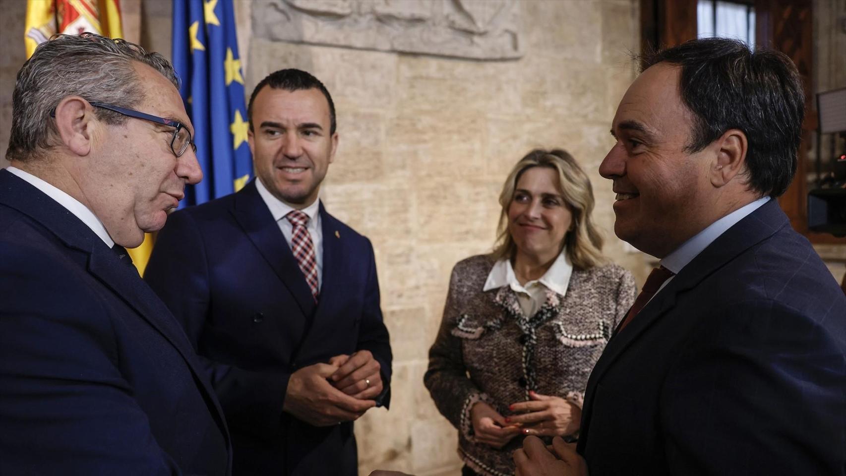 Juanfran Pérez Llorca, junto a Marta Barrachina, Vicente Mompó y Toni Pérez. Rober Solsona / EP