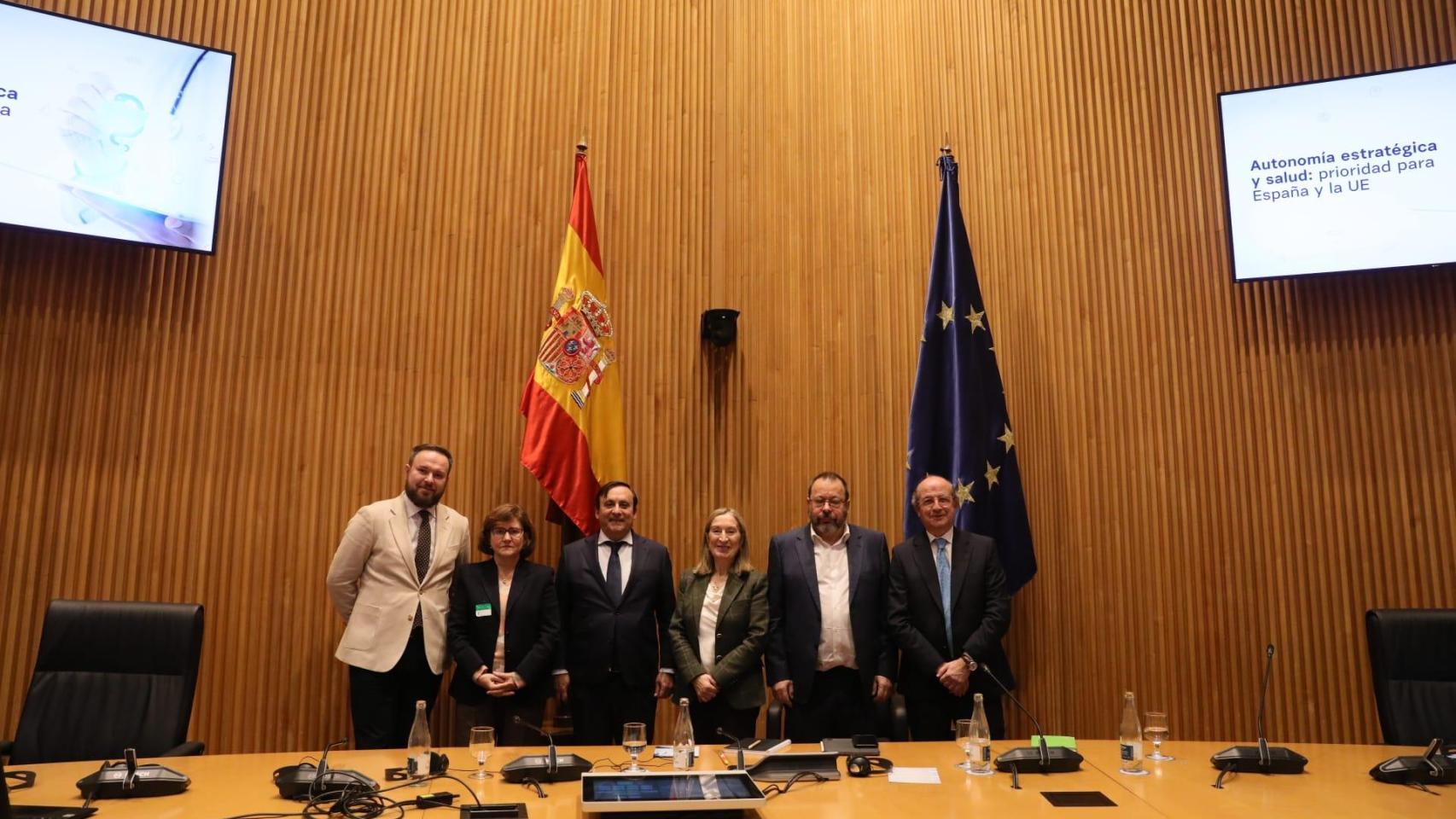 Asistentes a la jornada organizada por la Fundación Cofares en el Congreso.