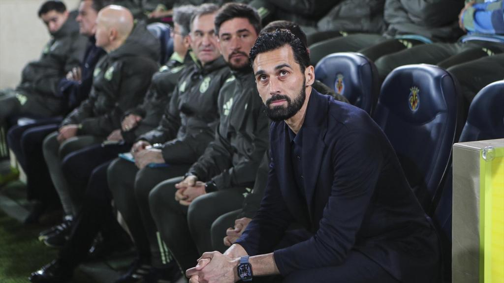 Álvaro Arbeloa, en el banquillo del Real Madrid antes del partido contra el Villarreal