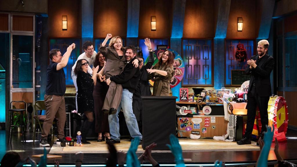 El elenco de 'Aída y vuelta' en 'La Revuelta'