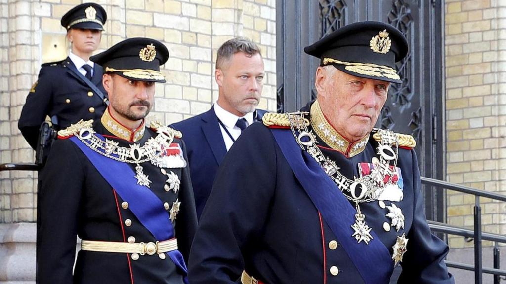 Haakon y su padre en una imagen de archivo.