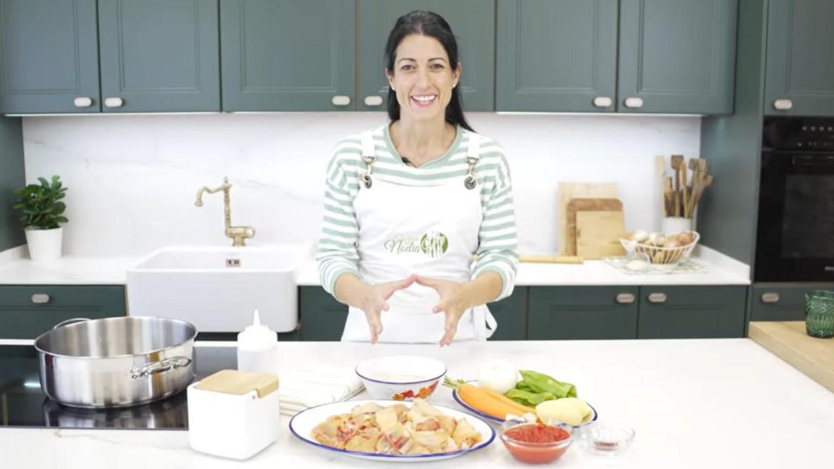Noelia Gamero, cocinera y su receta de arroz caldoso con pollo