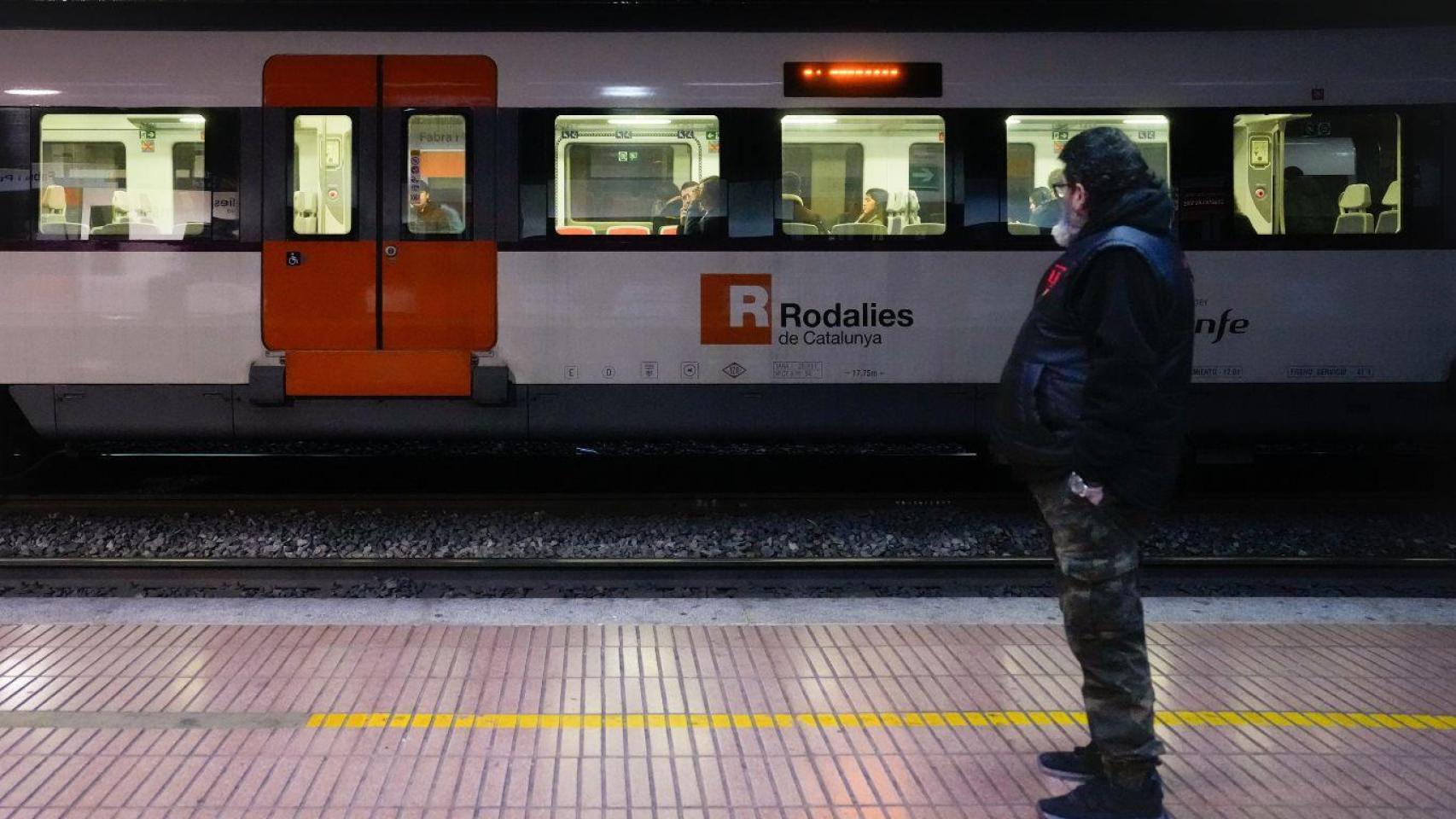 Aspecto de la estación de Fabra i Puig de Barcelona, este lunes