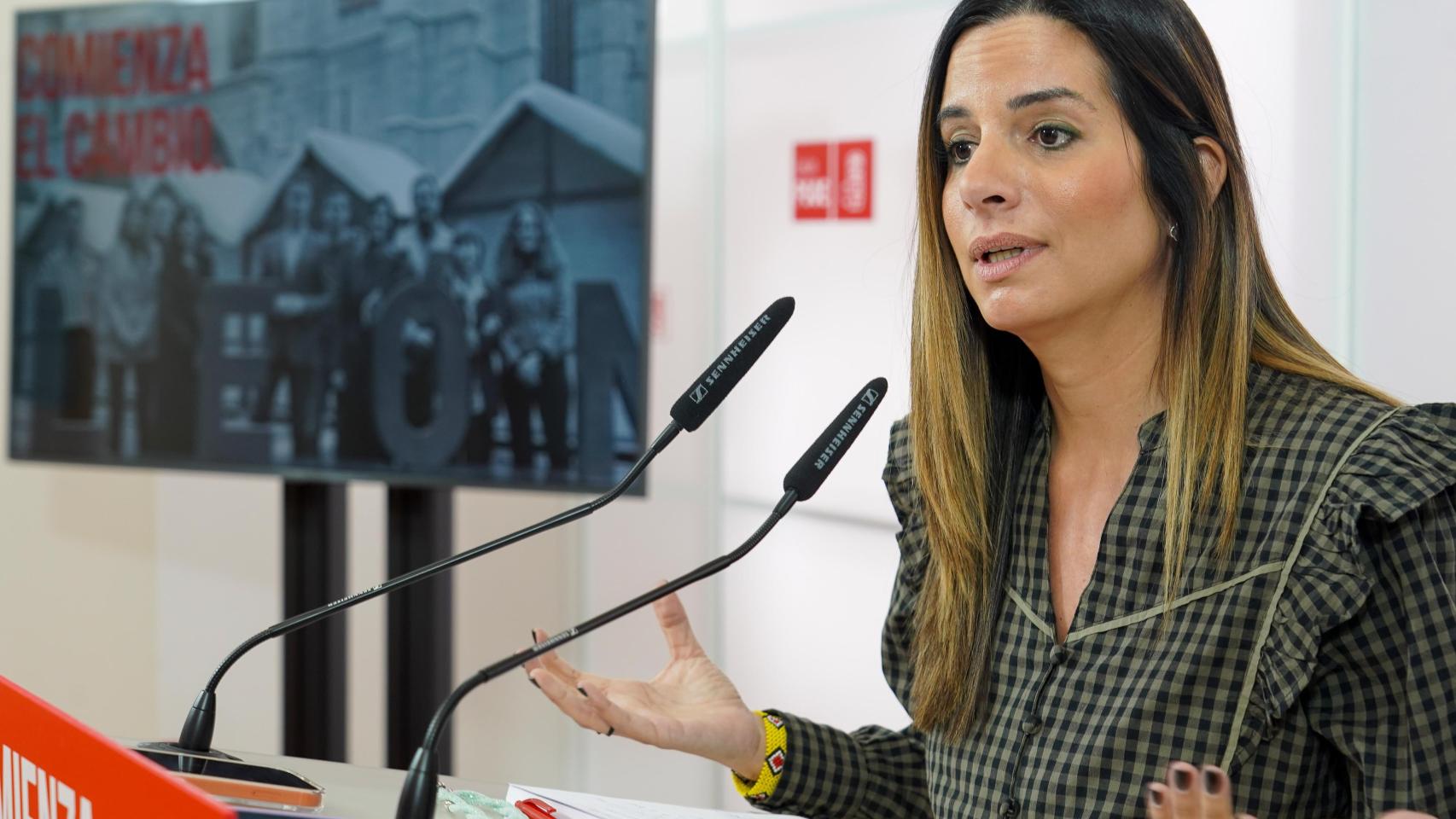 Los candidatos del Partido Socialista de León a las Cortes de Castilla y León, Nuria Rubio y Benjamín Fernández, informan sobre la actualidad política