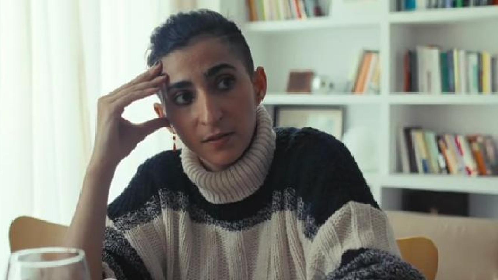 Alba Flores en el salón de su casa