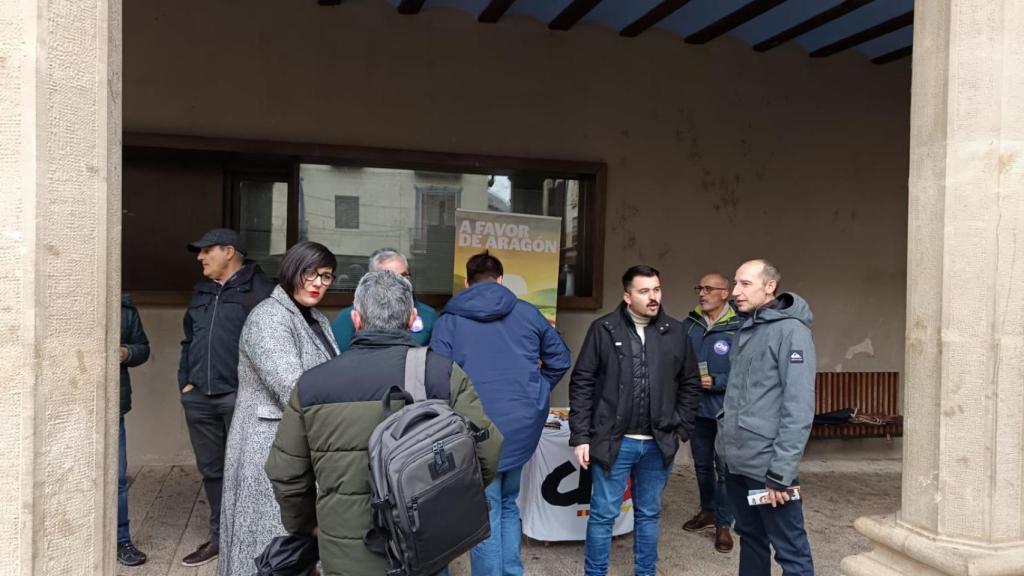 erónica Villagrasa, candidata número 1 por el Alto Aragón, acompañada por otros candidatos y candidatas, este martes en Graus (Huesca).