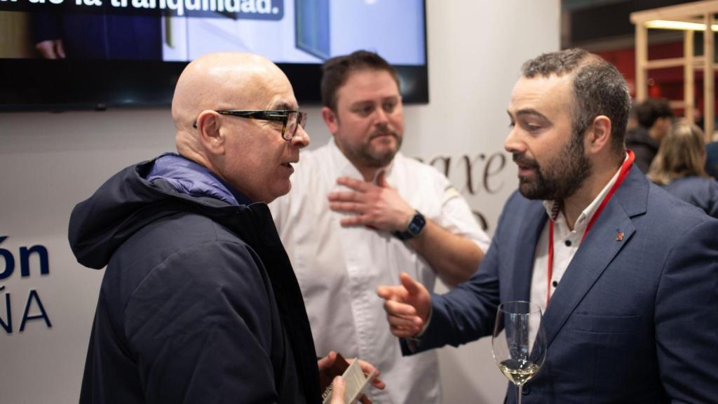 O vicepresidente da Deputación e responsable das áreas de Turismo e Promoción Económica, Xosé Regueira (primeiro pola esquerda), en Madrid Fusión.