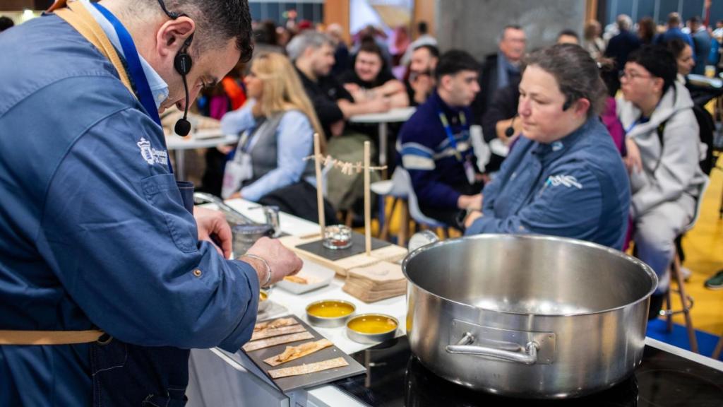 Demostración de A Conserveira da man da Deputación da Coruña en Madrid Fusión.