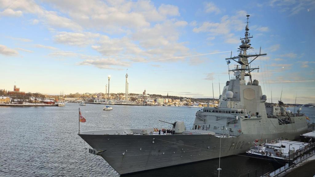 La fragata 'Almirante Juan de Borbón' (F-102) en Estocolmo