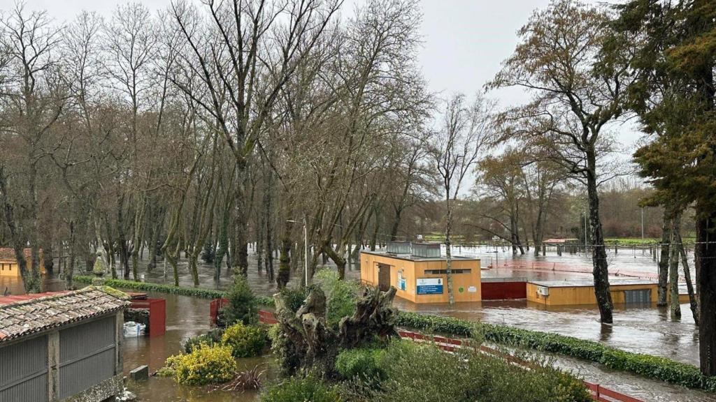 Subida del nivel del río Arnoia en el municipio ourensano de Baños de Molgas