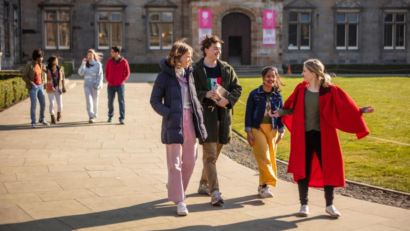 Foto de archivo de alumnos en Inglaterra.