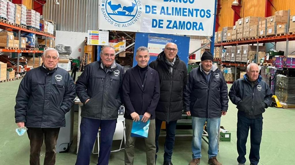 Veolia, antes Aquona, entrega 1.500 euros al Banco de Alimentos de Zamora