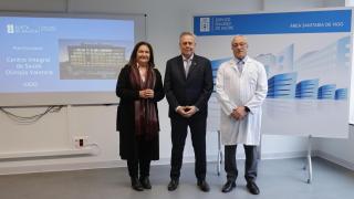 El conselleiro de Sanidade, Gómez Caamaño, la delegada de la Xunta en Vigo, Ana Ortiz, y el gerente del área sanitaria de Vigo, Javier Puente