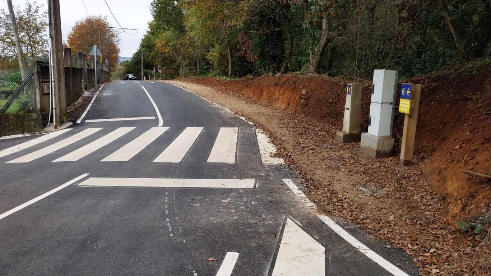 Santiago finaliza la ampliación de la plataforma del vial entre Cañoteira y Outeiro de Marrozos