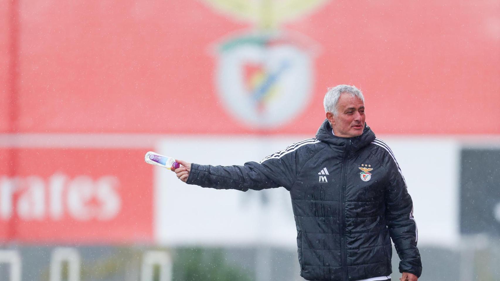 Mourinho, en el entrenamiento del Benfica