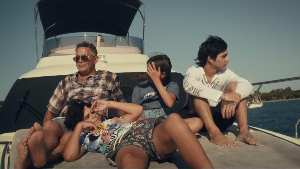 Alejandro Sanz junto a sus hijos.