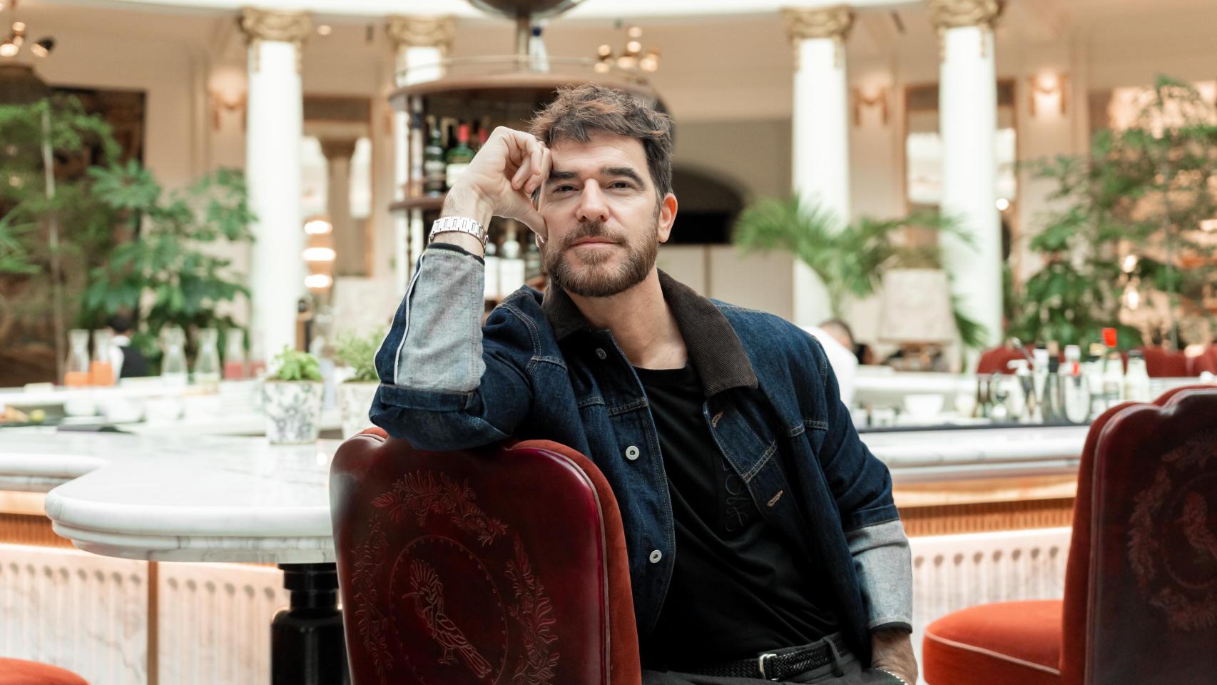 Alfonso Bassave nos recibe en el Hotel Palace para hablar de las mujeres de su vida.