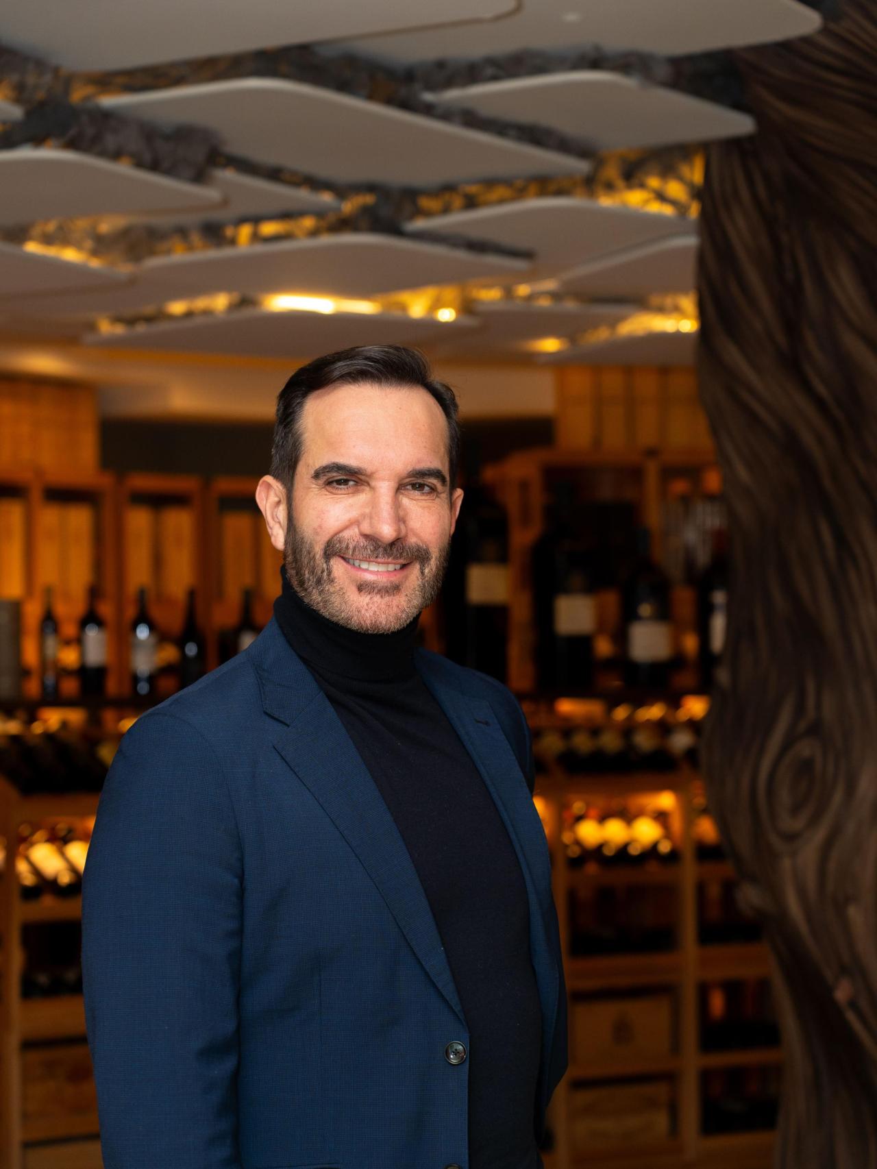 Mario Sandoval, en su bodega, en el restaurante Coque.