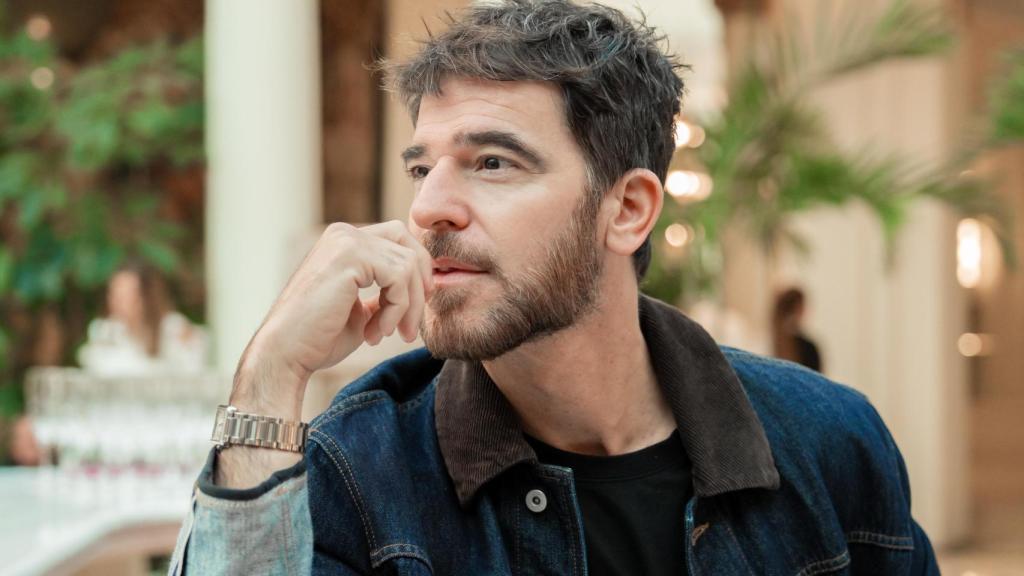 Bassave cuenta que su madre es una pionera que ha elaborado una identidad propia y ha vivido tres matrimonios.