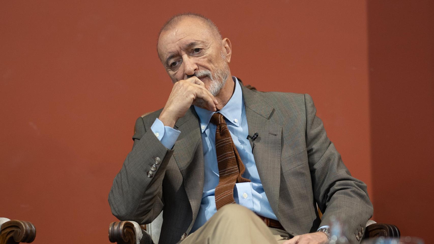 Arturo Pérez-Reverte, durante la presentación del monumento al Capitán Alatriste, en la RAE el 14 de octubre de 2025. Foto: Alejandro Martínez Vélez/Europa Press