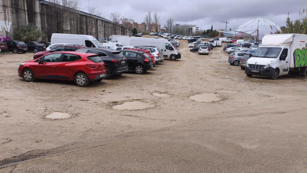 El aparcamiento exterior.