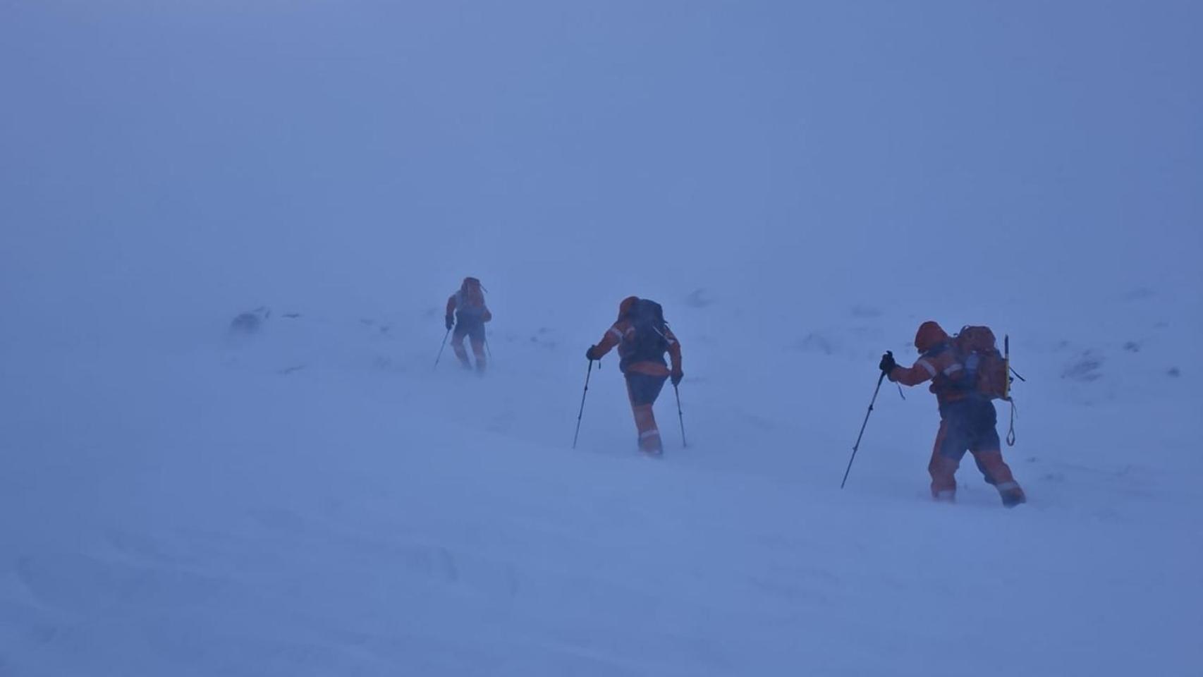 Bomberos de la DPZ en el rescate de tres montañeros en un alud en el Moncayo