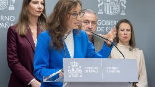 Mónica García junto a los sindicatos sanitarios del Ámbito de Negociación en la firma del acuerdo sobre el Estatuto Marco de este pasado lunes.