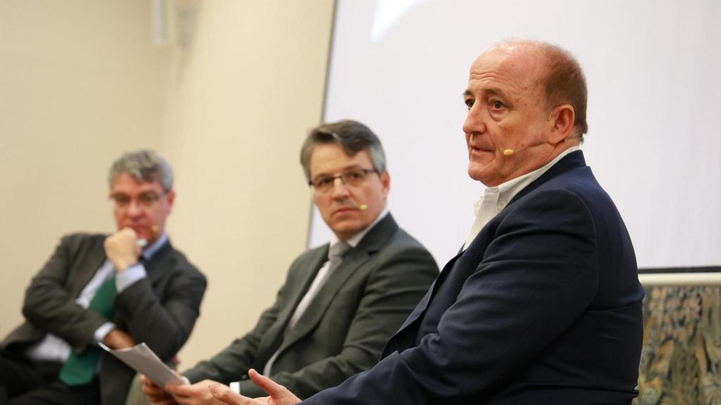 Alvaro Nadal, Francisco Cabrera y Miguel Sebastián en la jornada 'Dialogos para el Desarrollo' en Málaga.