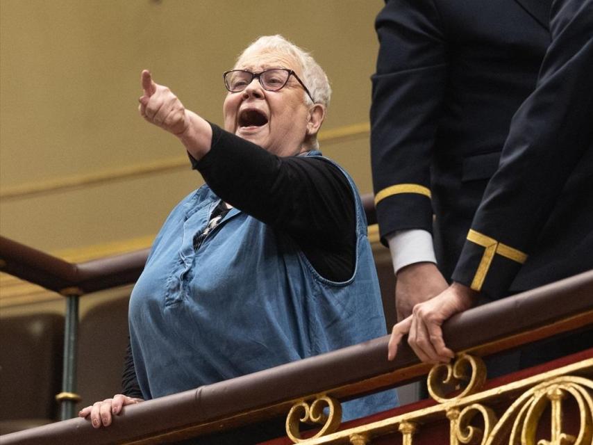 Felicitas Velázquez, la activista okupa de Sumar que interrumpió el pleno extraordinario del 'decreto ómnibus'.