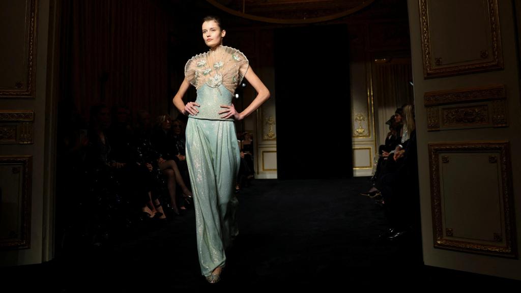 Imagen del desfile de Armani Privé.