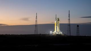 El cohete SLS en la plataforma de lanzamiento